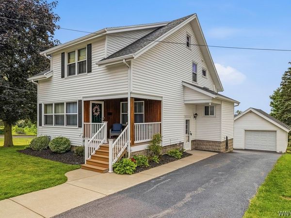 60 Bloomingdale Ave , Akron, NY 14001