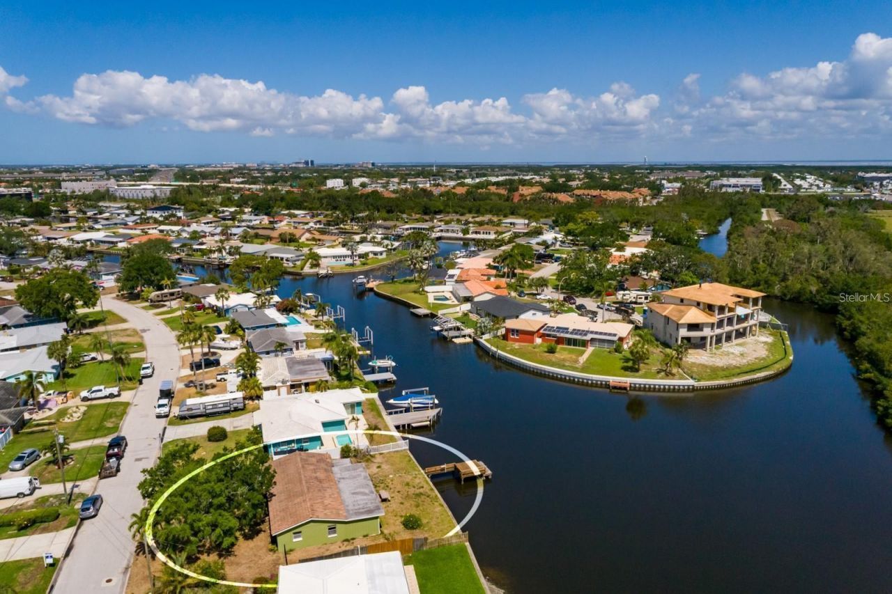 9439 Sun Isle Drive Ne, Saint Petersburg, FL 33702 Main Photo