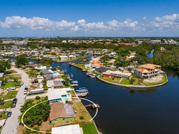 9439 SUN ISLE DRIVE NE, ST PETERSBURG, FL 33702