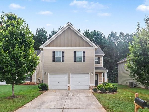 186 Brasch Park Drive , Grantville, GA 30220