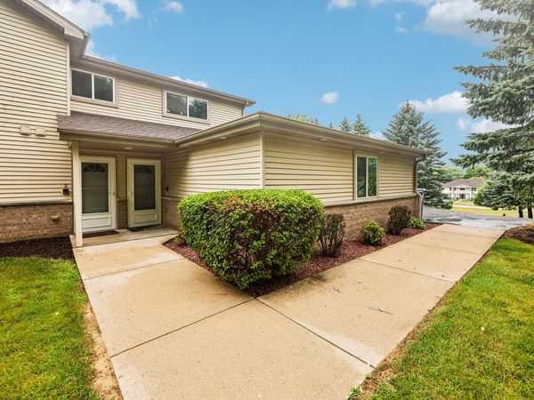 842 Evergreen Dr, Unit 1, Hartford, WI 53027