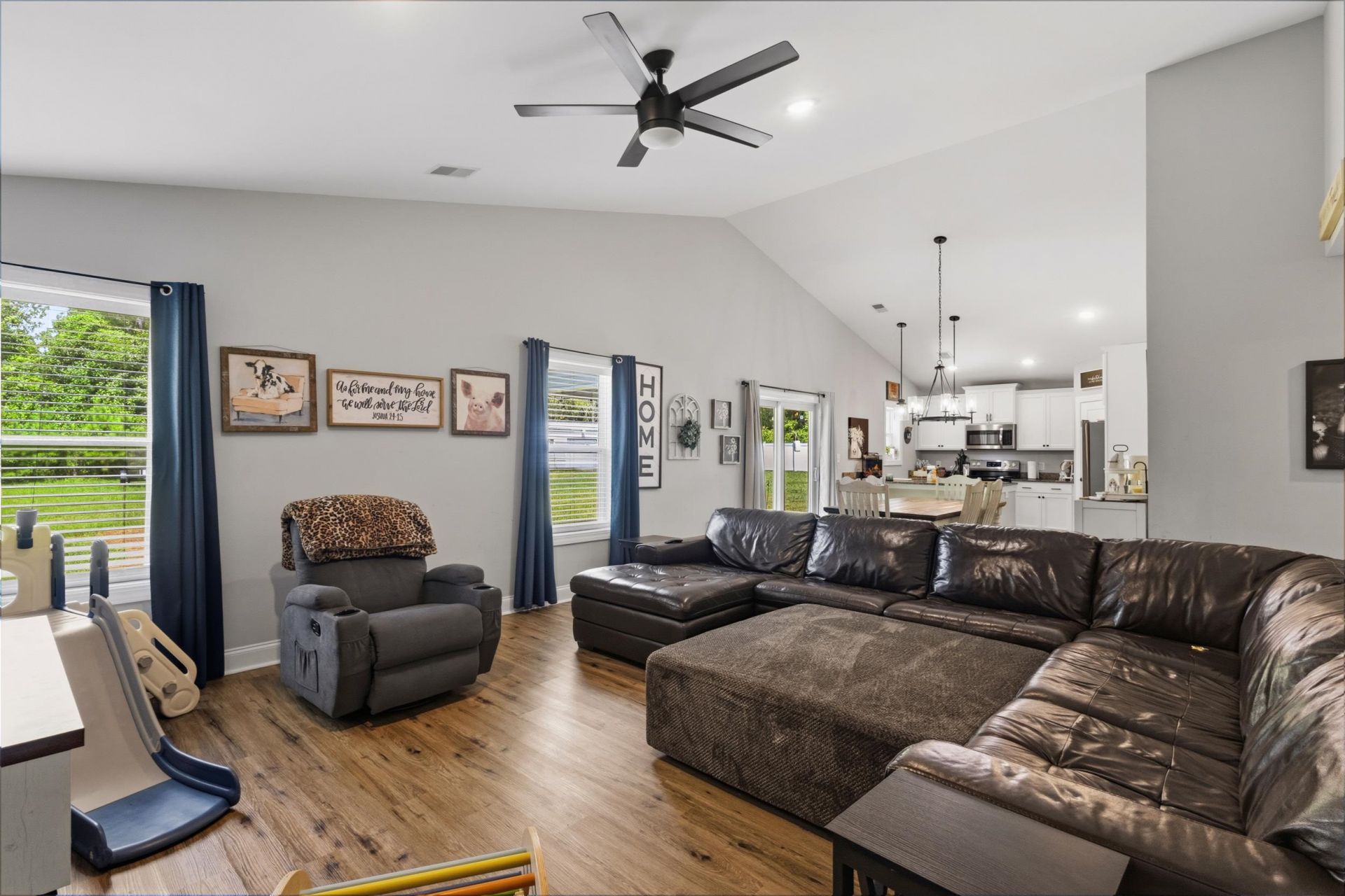 3911 Lake Dr.  Photo 13