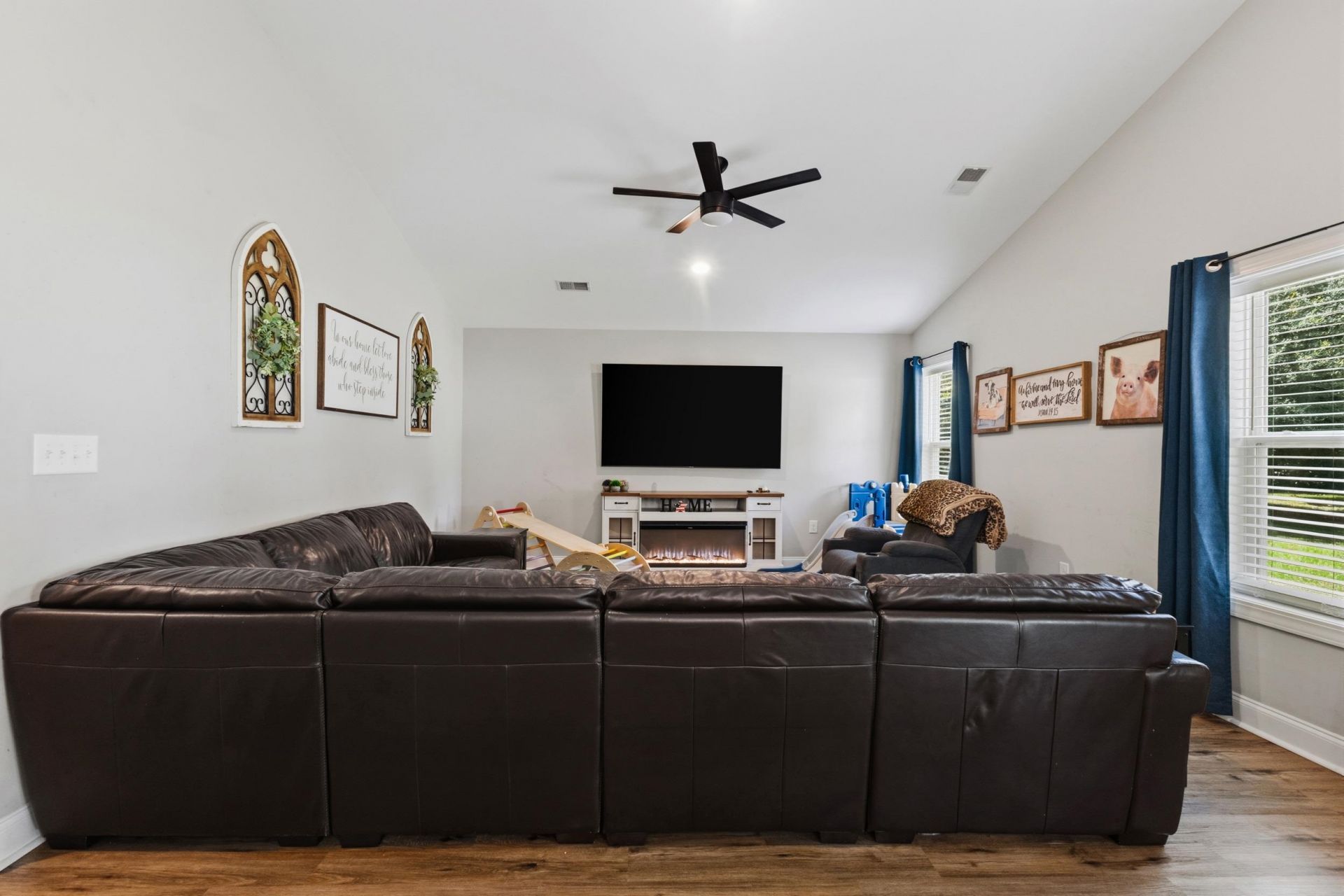 3911 Lake Dr.  Photo 14