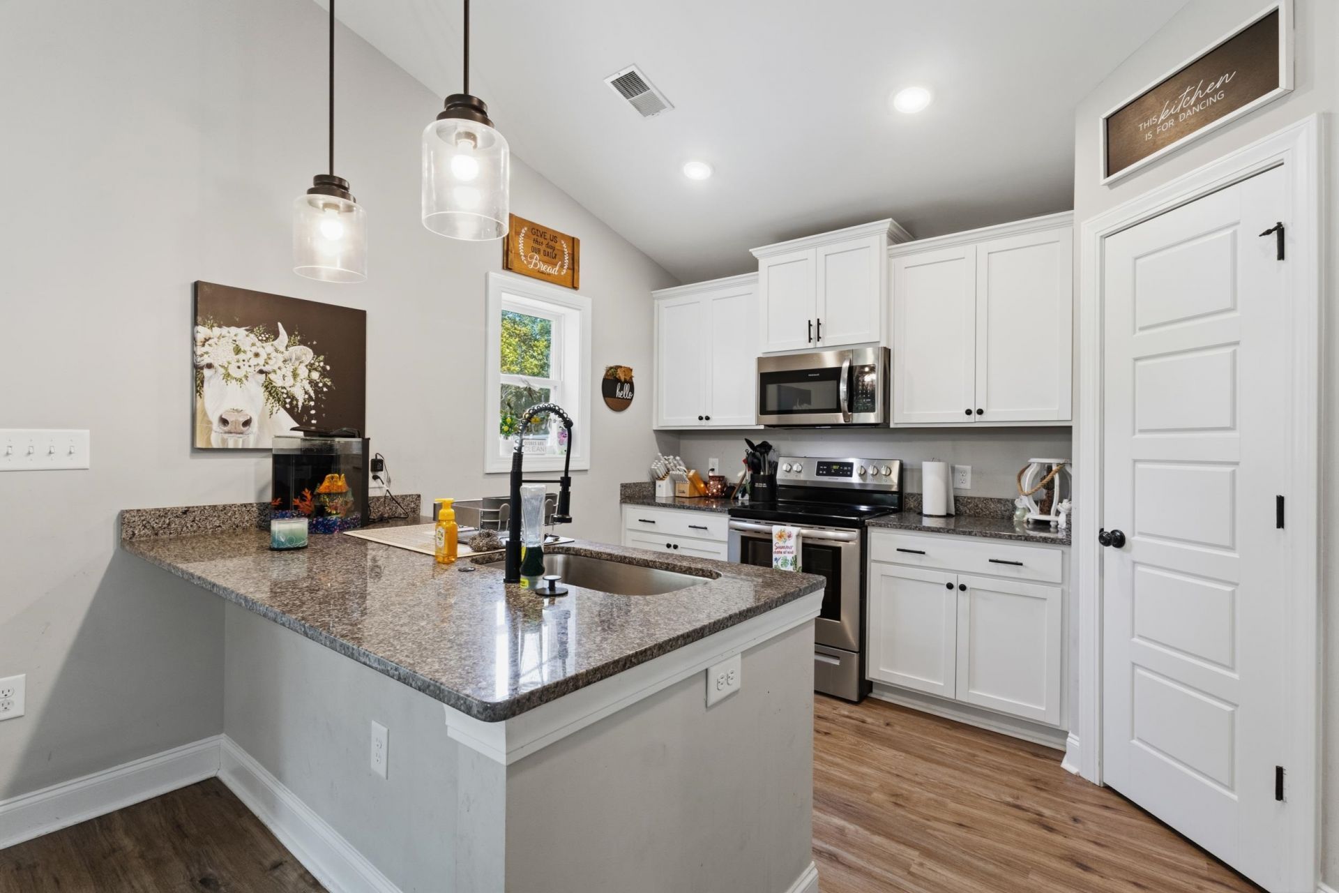 3911 Lake Dr.  Photo 19