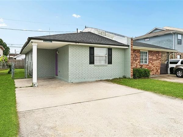 3623 SHANGRI LA Drive , Chalmette, LA 70043