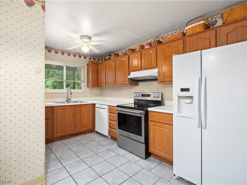 9397 Bassett Lane, North Royalton, OH 44133 Photo 8