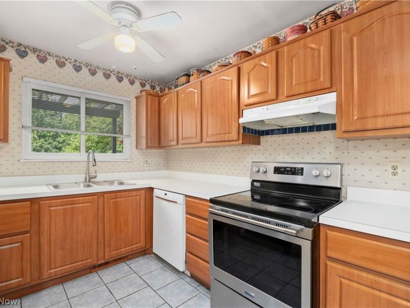 9397 Bassett Lane, North Royalton, OH 44133 Photo 9