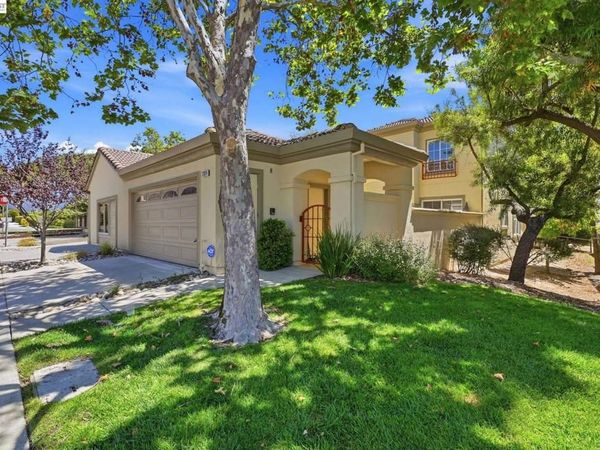 22024 E Lyndon Loop, Castro Valley, CA 94552