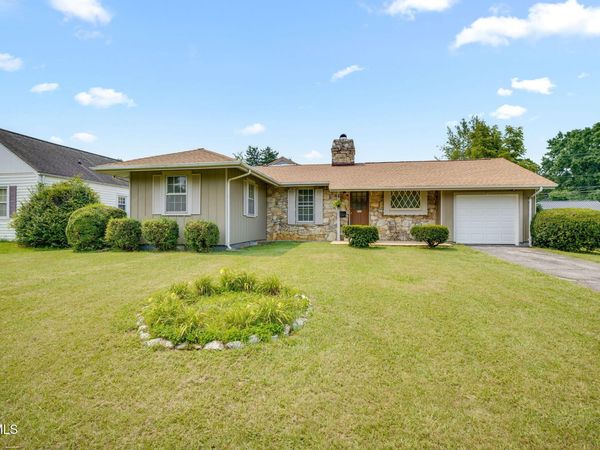 711 East Unaka Avenue, Johnson City, TN 37601