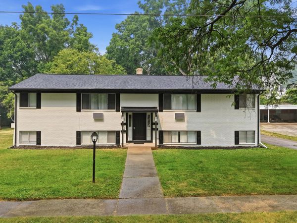 813 NE Carrier Creek Boulevard NE, Grand Rapids, MI 49503