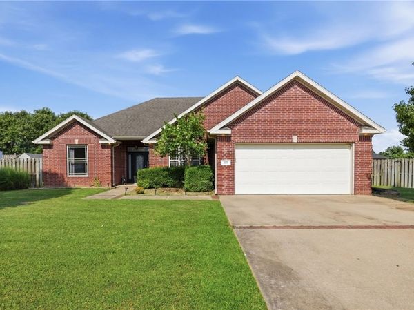 105 Greer Street , Pea Ridge, AR 72751
