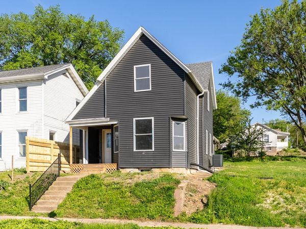 517 E 6TH ST, Muscatine, IA 52761