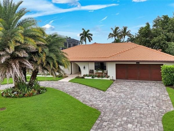 517 Parkwood LN , NAPLES, FL 34103