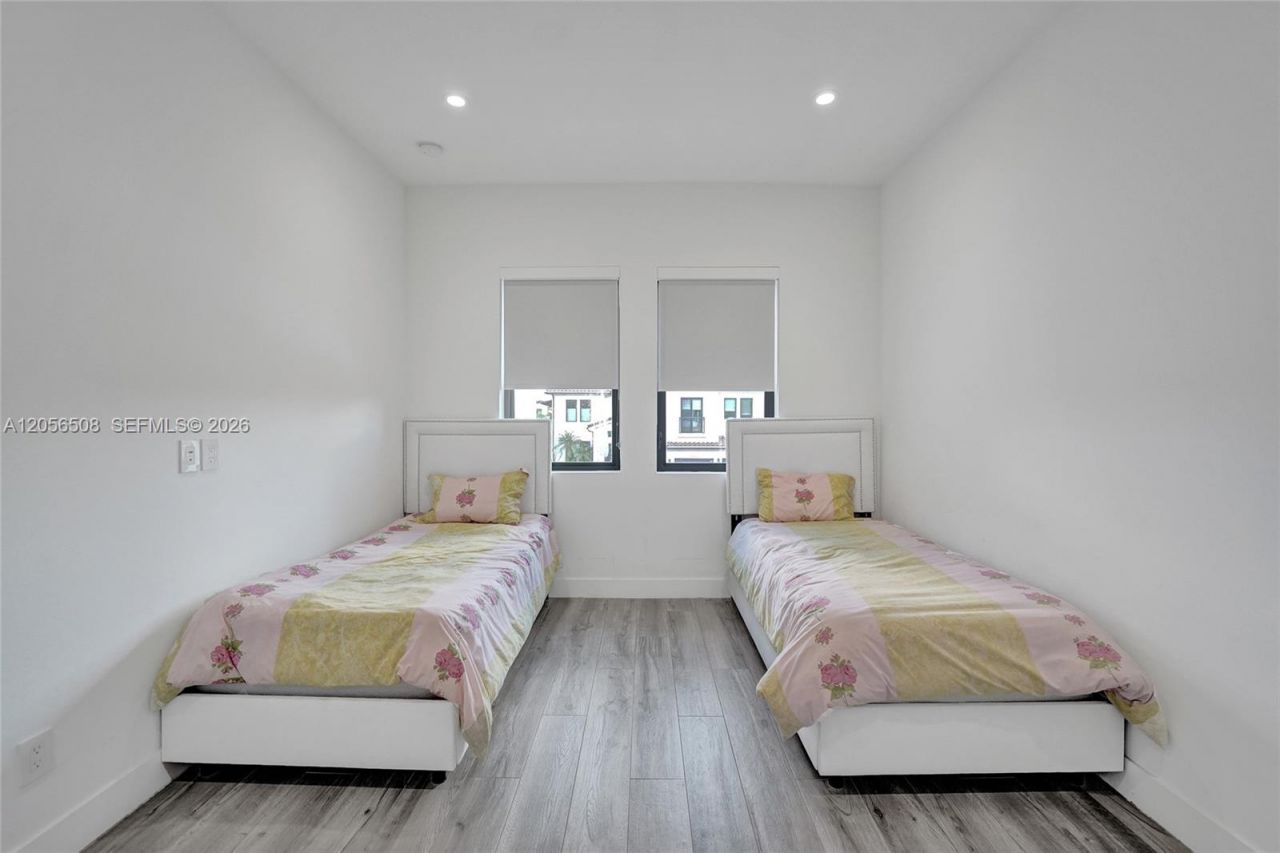 5742 E Brookfield Cir E , Hollywood, FL 33312 Photo
