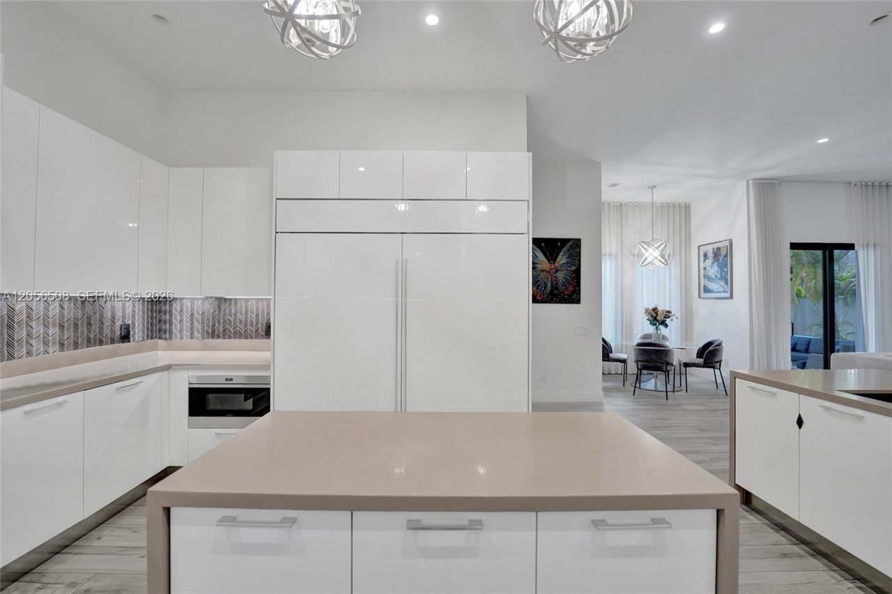 5742 E Brookfield Cir E , Hollywood, FL 33312 Photo