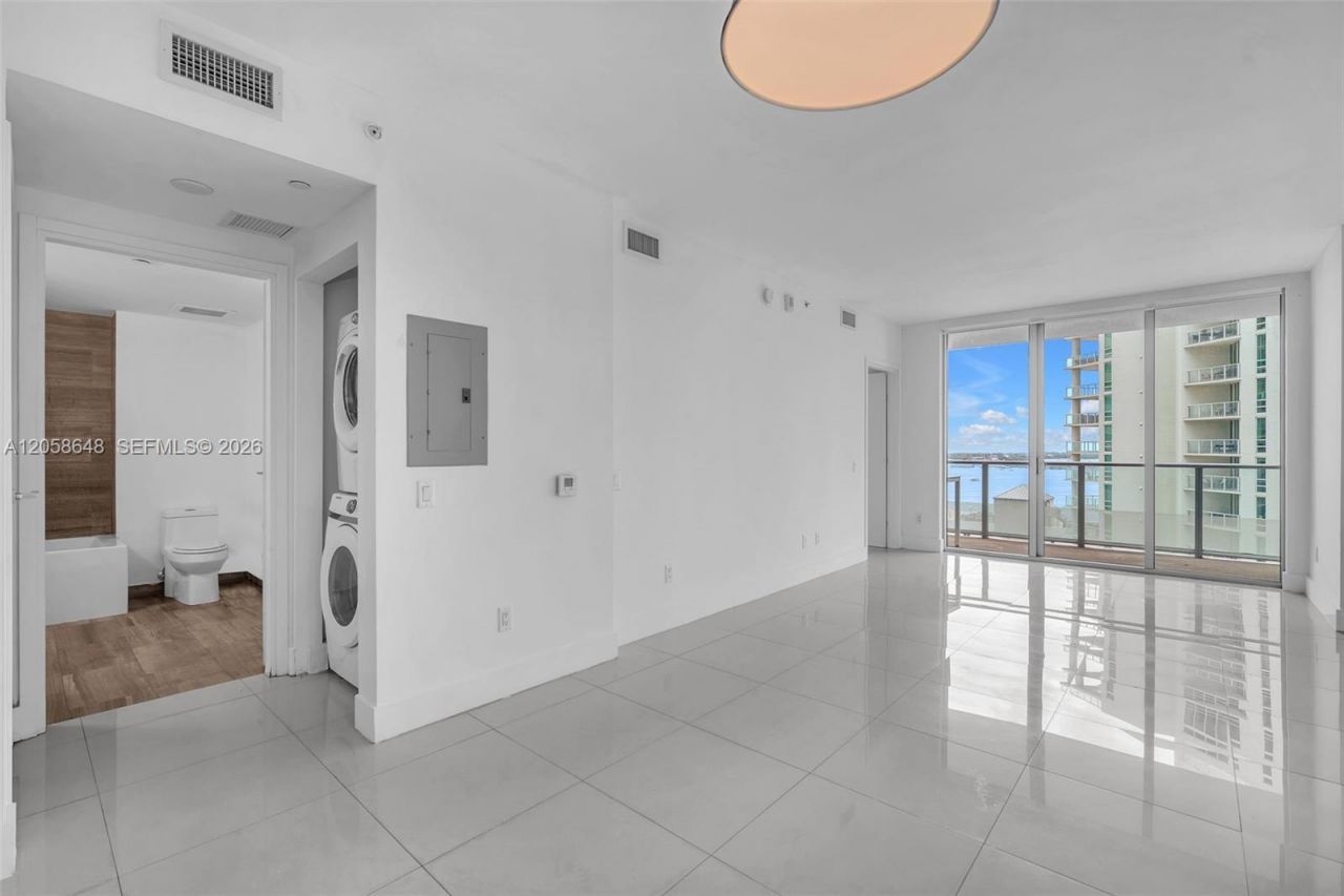 1300 Brickell Bay Dr, Unit 2005, Miami, FL 33131 Photo