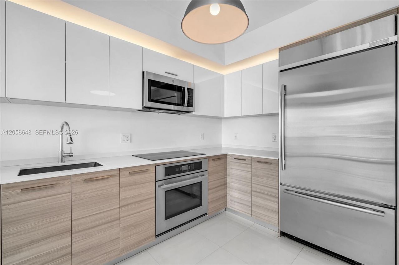 1300 Brickell Bay Dr, Unit 2005, Miami, FL 33131 Photo