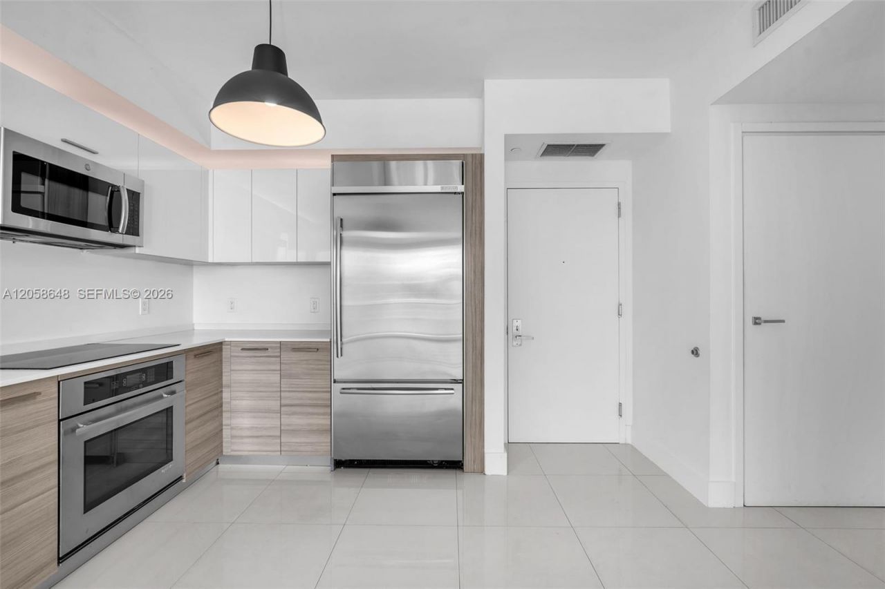 1300 Brickell Bay Dr, Unit 2005, Miami, FL 33131 Photo