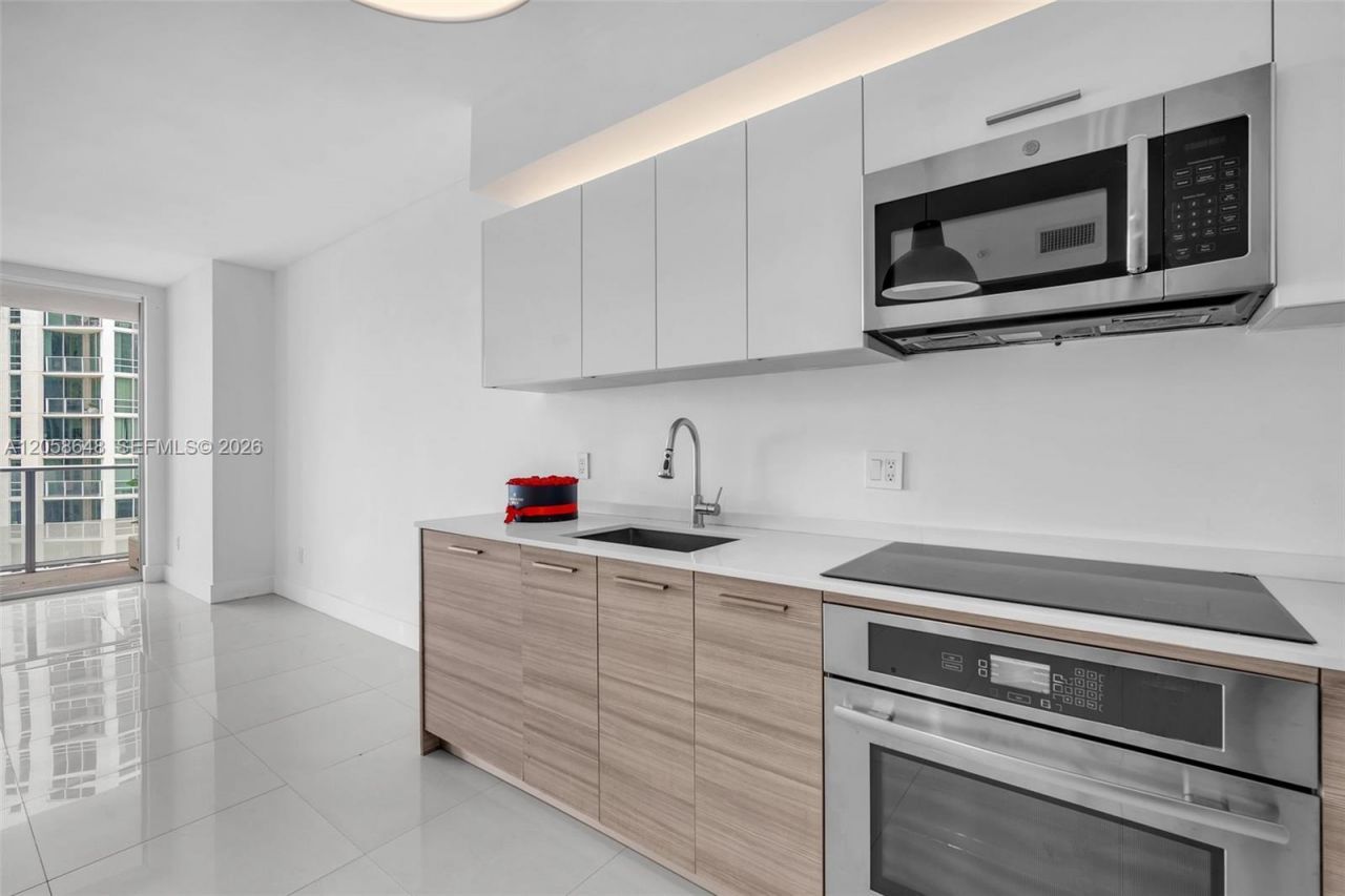 1300 Brickell Bay Dr, Unit 2005, Miami, FL 33131 Photo