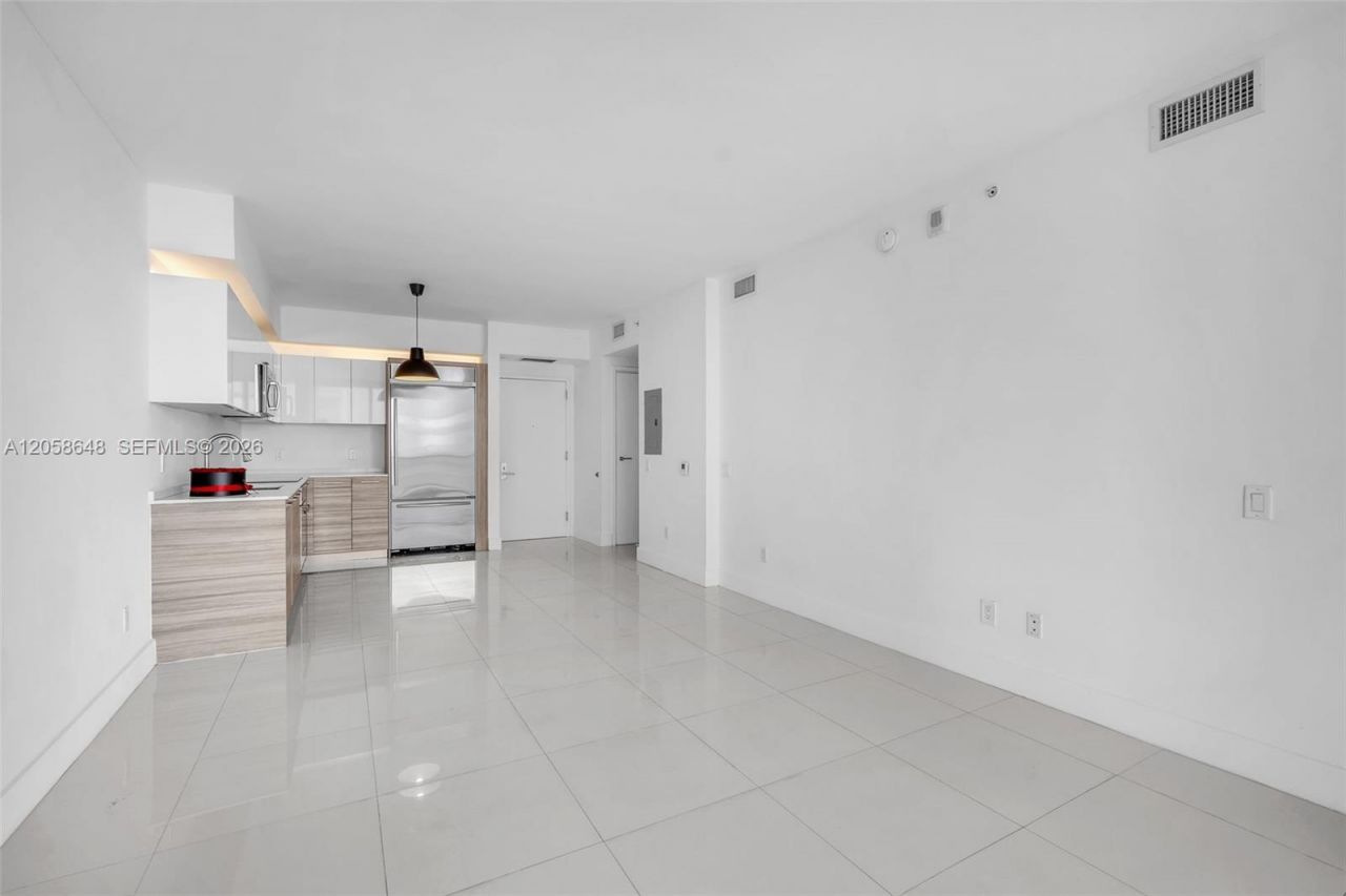 1300 Brickell Bay Dr, Unit 2005, Miami, FL 33131 Photo