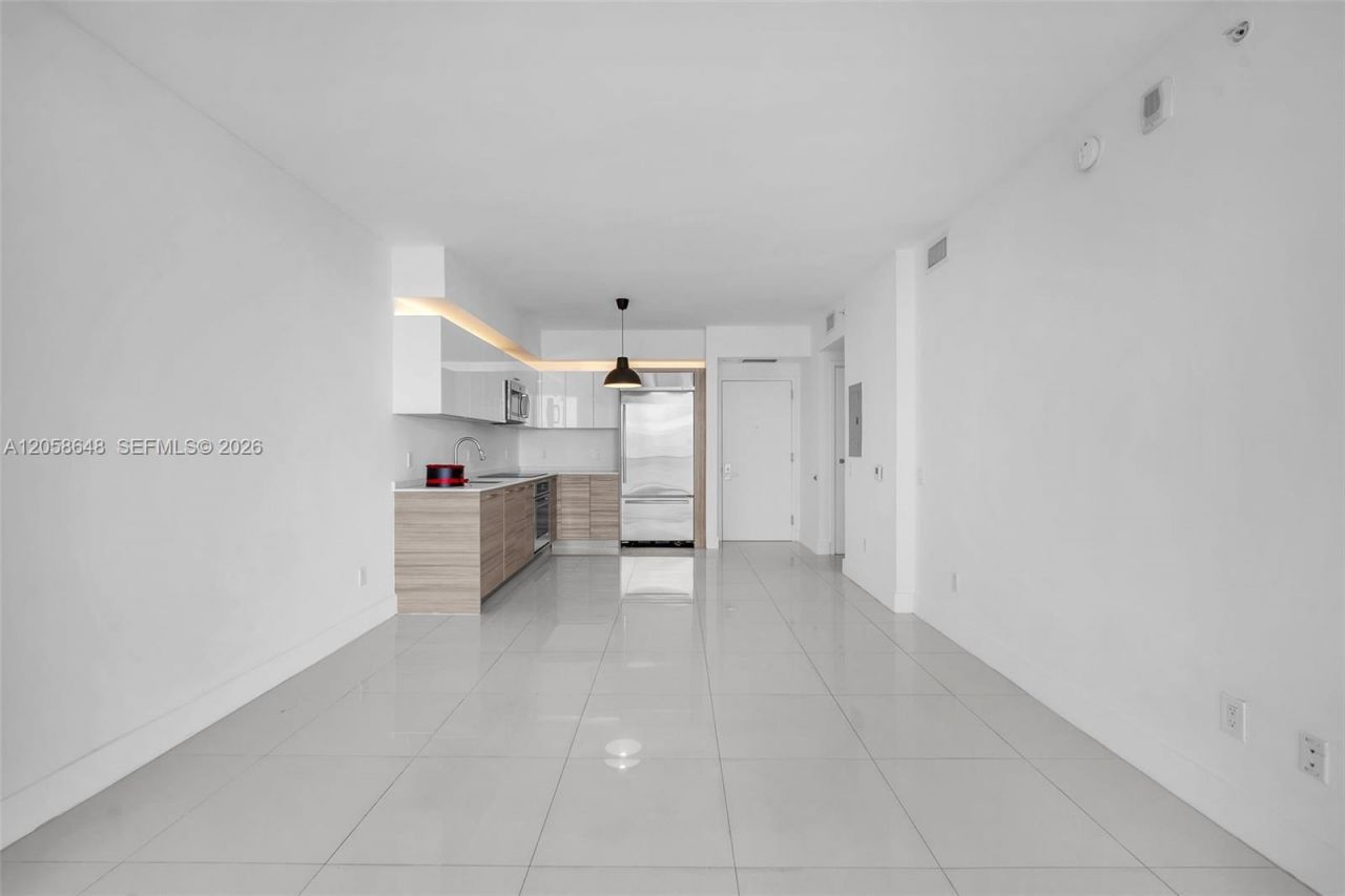 1300 Brickell Bay Dr, Unit 2005, Miami, FL 33131 Photo
