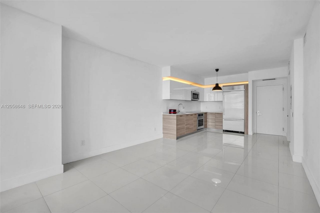 1300 Brickell Bay Dr, Unit 2005, Miami, FL 33131 Photo