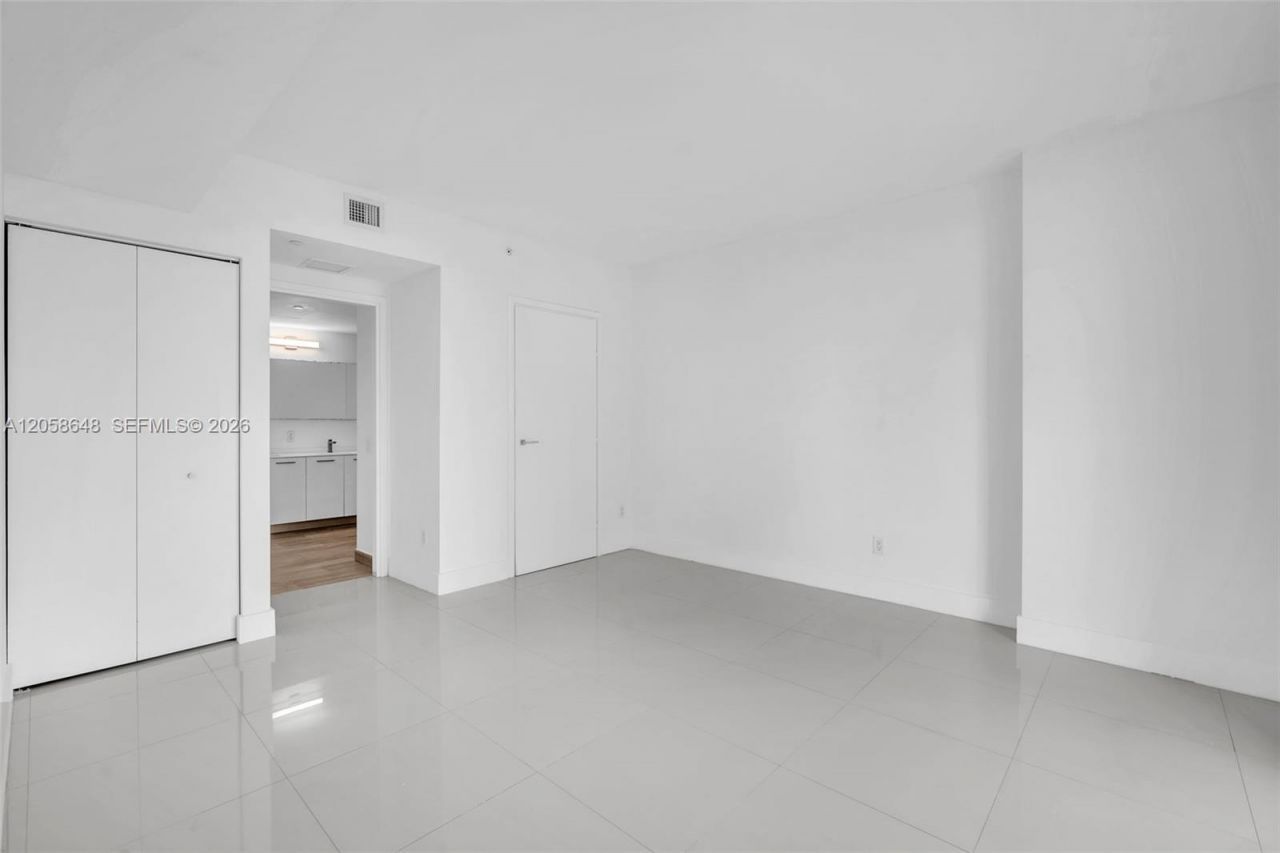 1300 Brickell Bay Dr, Unit 2005, Miami, FL 33131 Photo