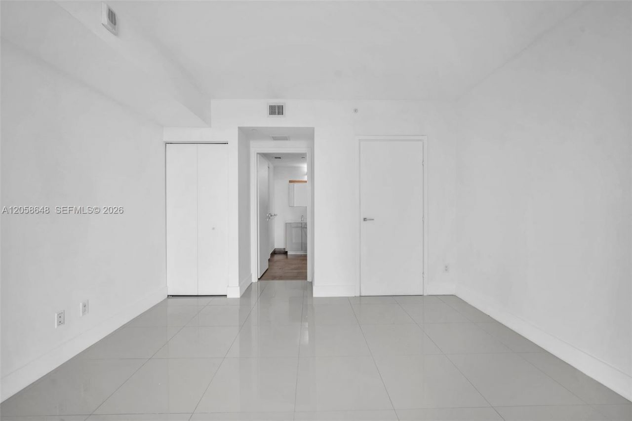 1300 Brickell Bay Dr, Unit 2005, Miami, FL 33131 Photo