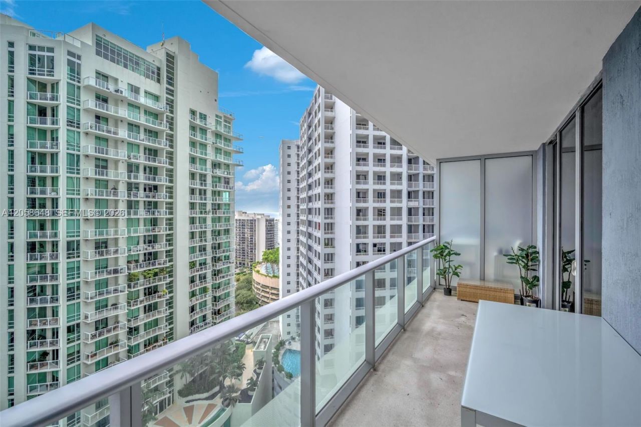 1300 Brickell Bay Dr, Unit 2005, Miami, FL 33131 Photo