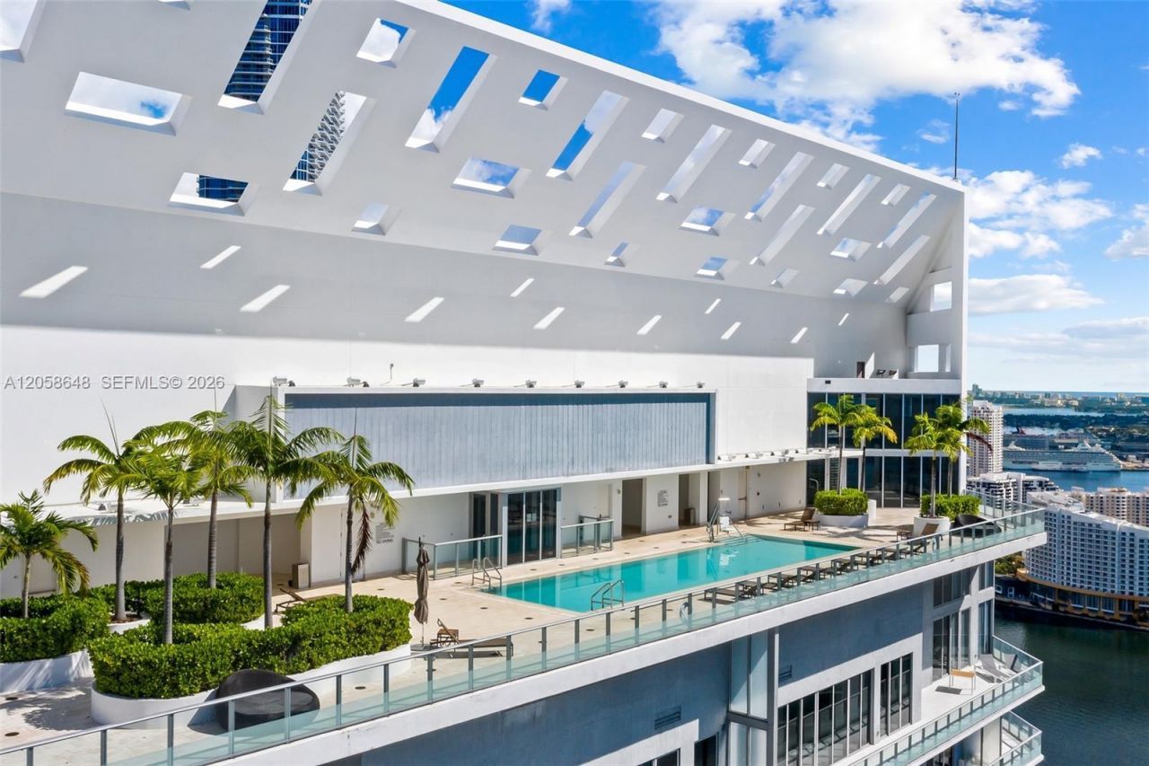 1300 Brickell Bay Dr, Unit 2005, Miami, FL 33131 Photo