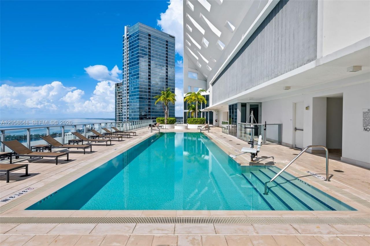 1300 Brickell Bay Dr, Unit 2005, Miami, FL 33131 Photo