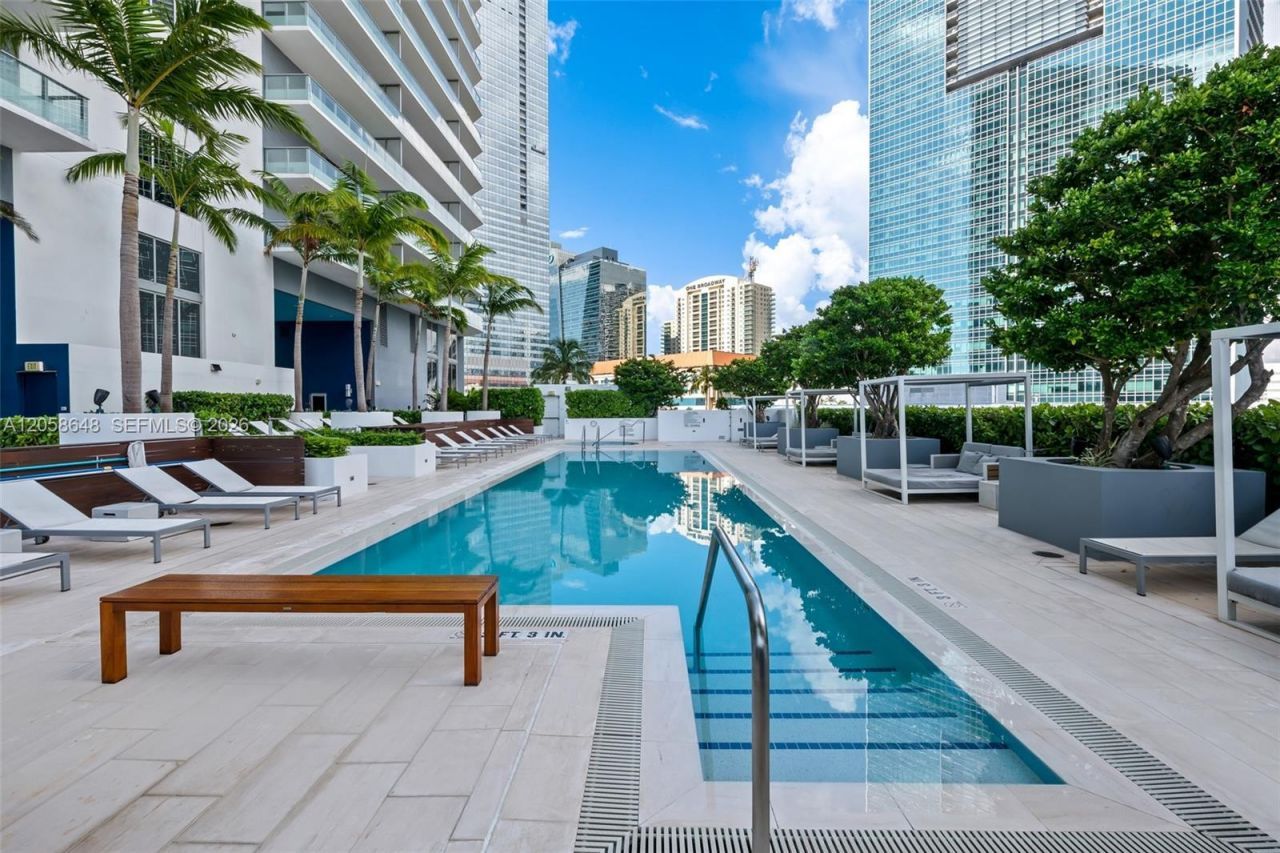 1300 Brickell Bay Dr, Unit 2005, Miami, FL 33131 Photo
