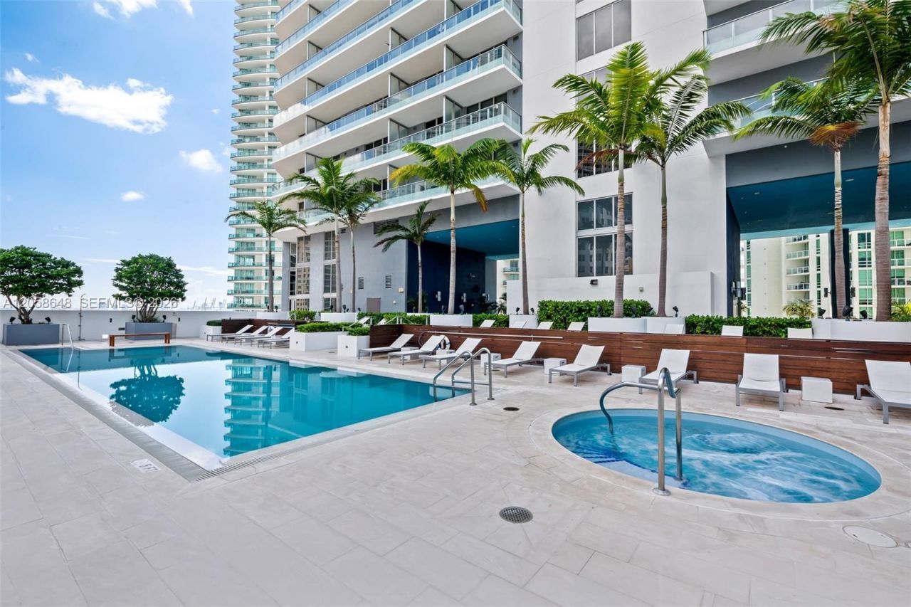 1300 Brickell Bay Dr, Unit 2005, Miami, FL 33131 Photo