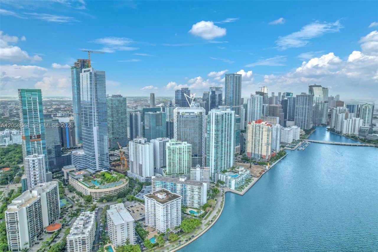 1300 Brickell Bay Dr, Unit 2005, Miami, FL 33131 Photo