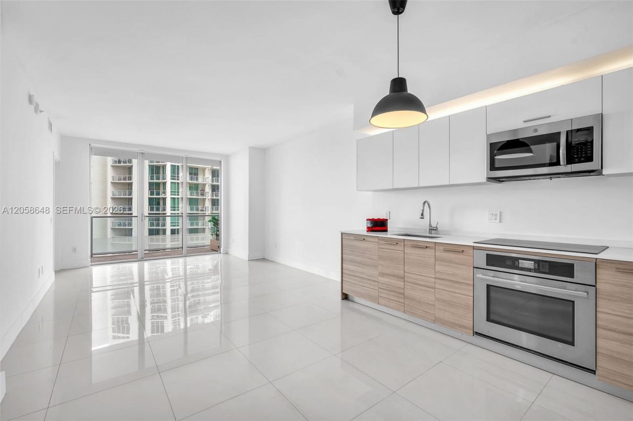 1300 Brickell Bay Dr, Unit 2005, Miami, FL 33131 Photo