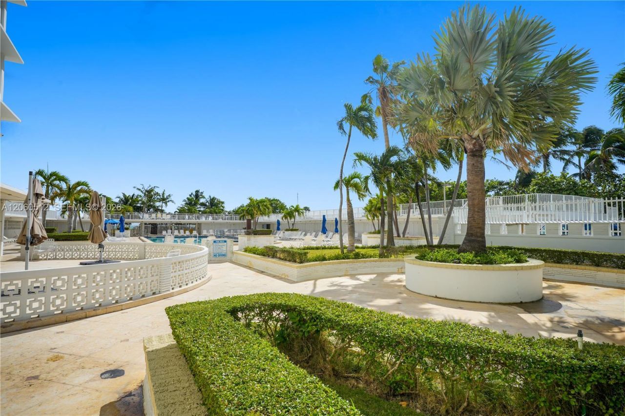 4747 Collins Ave , Unit 201, Miami Beach, FL 33140 Photo