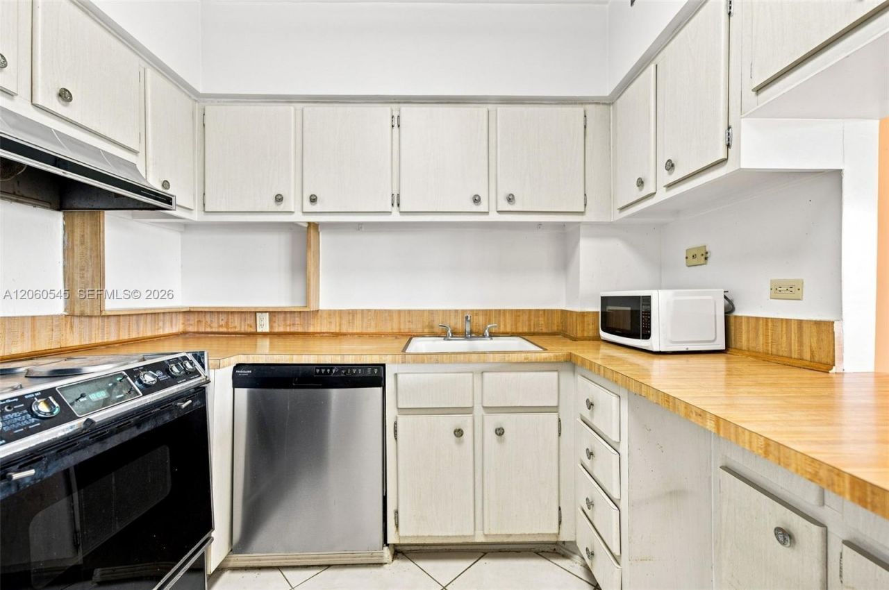 7441 Wayne Ave , Unit 10C, Miami Beach, FL 33141 Photo