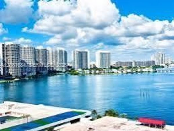 250 174th St , Unit 1808, Sunny Isles Beach, FL 33160