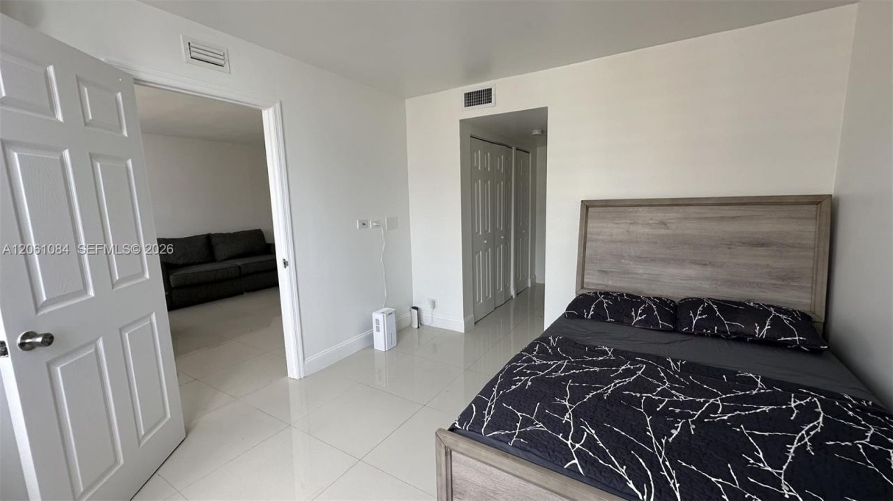 250 174th St, Unit 1808, Sunny Isles Beach, FL 33160 Photo