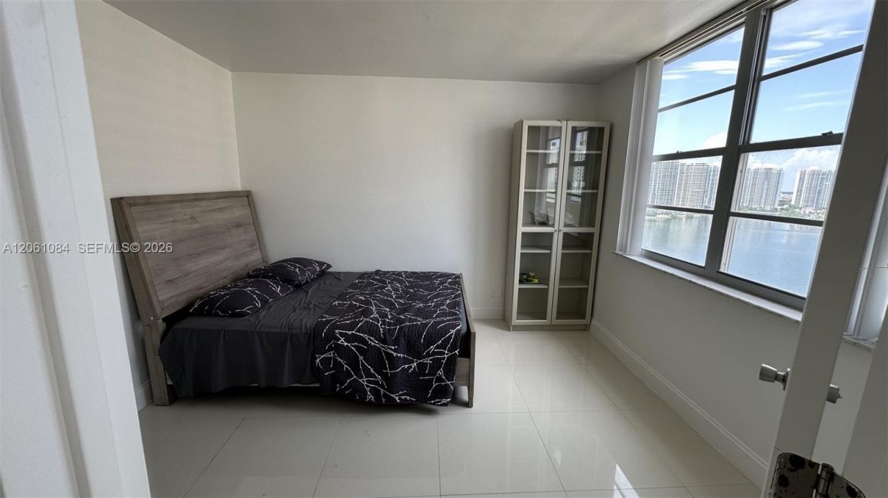 250 174th St, Unit 1808, Sunny Isles Beach, FL 33160 Photo