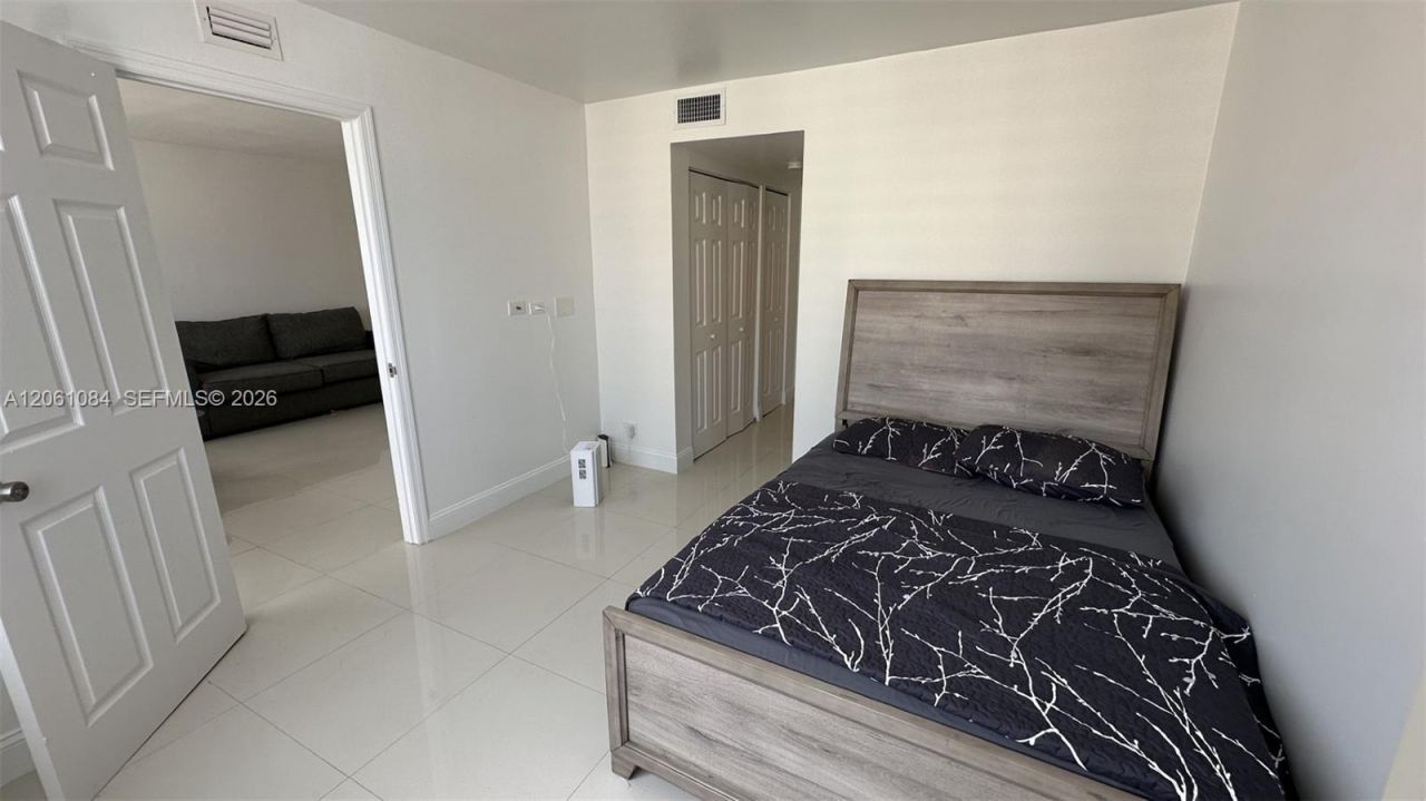 250 174th St, Unit 1808, Sunny Isles Beach, FL 33160 Photo