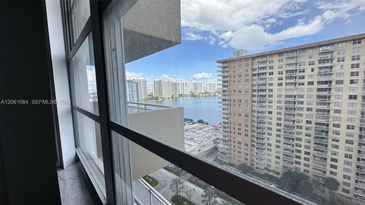 250 174th St, Unit 1808, Sunny Isles Beach, FL 33160 Photo