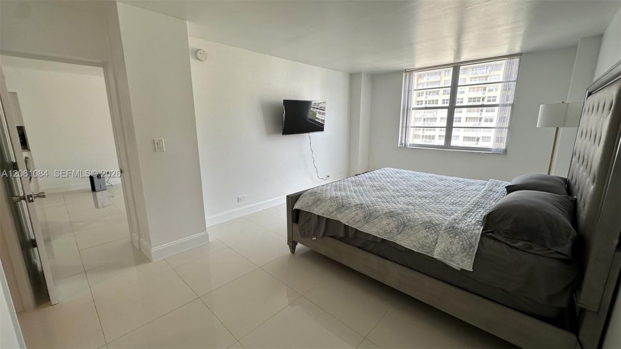 250 174th St, Unit 1808, Sunny Isles Beach, FL 33160 Photo