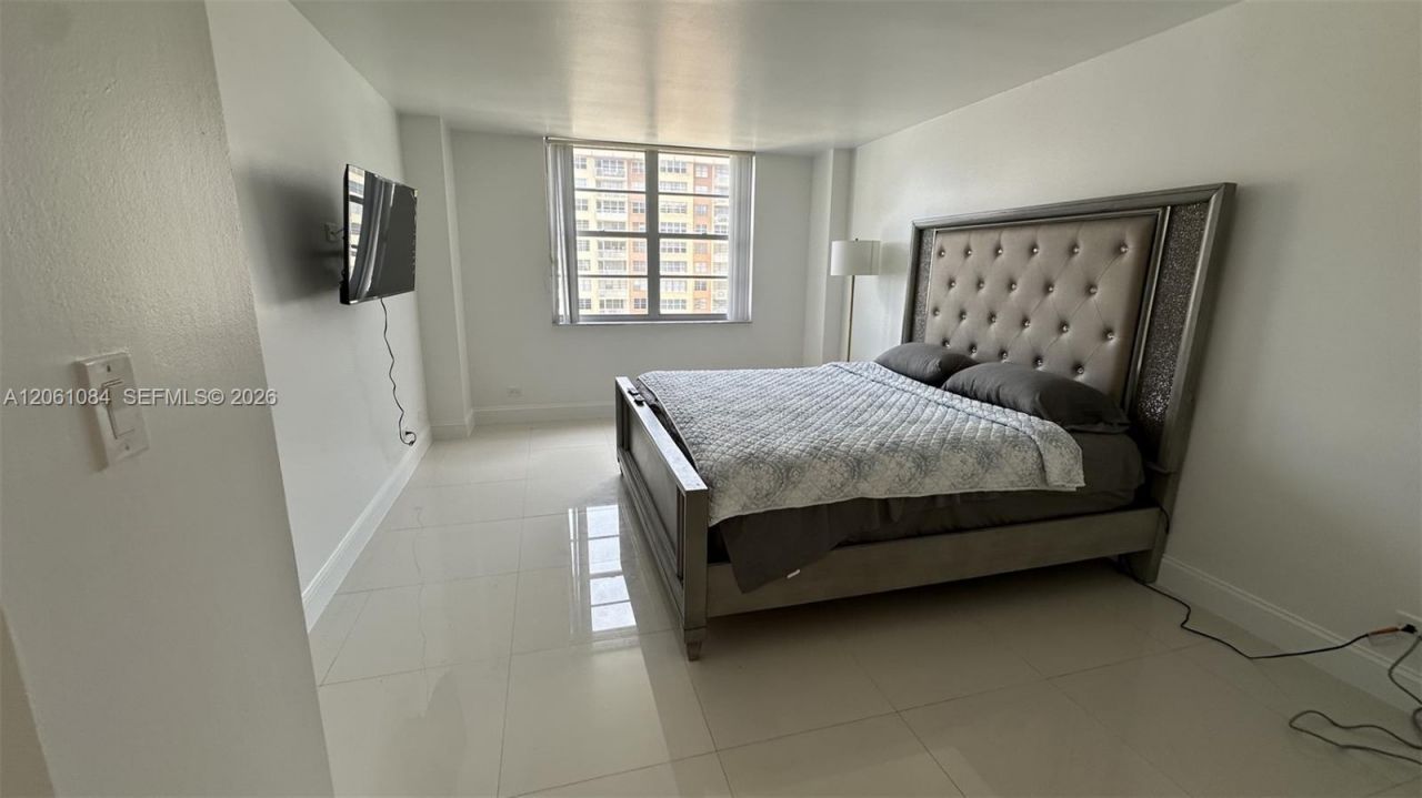 250 174th St, Unit 1808, Sunny Isles Beach, FL 33160 Photo