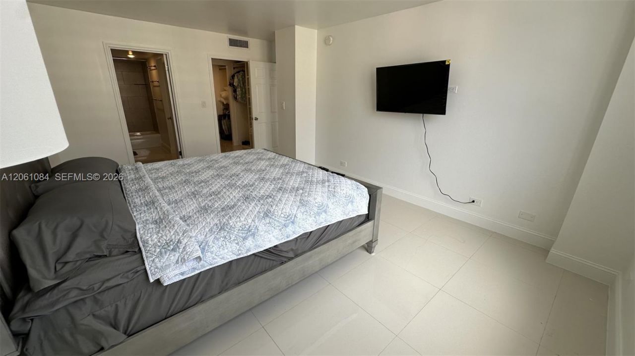 250 174th St, Unit 1808, Sunny Isles Beach, FL 33160 Photo