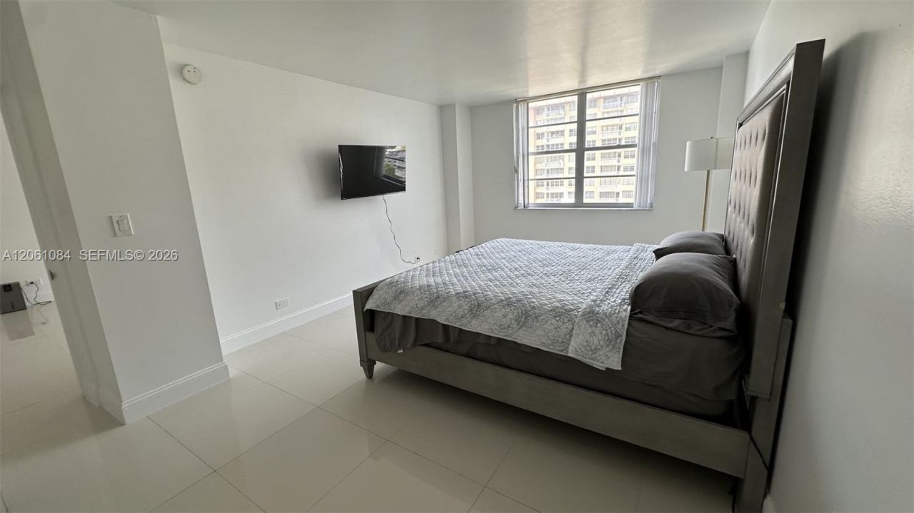 250 174th St, Unit 1808, Sunny Isles Beach, FL 33160 Photo
