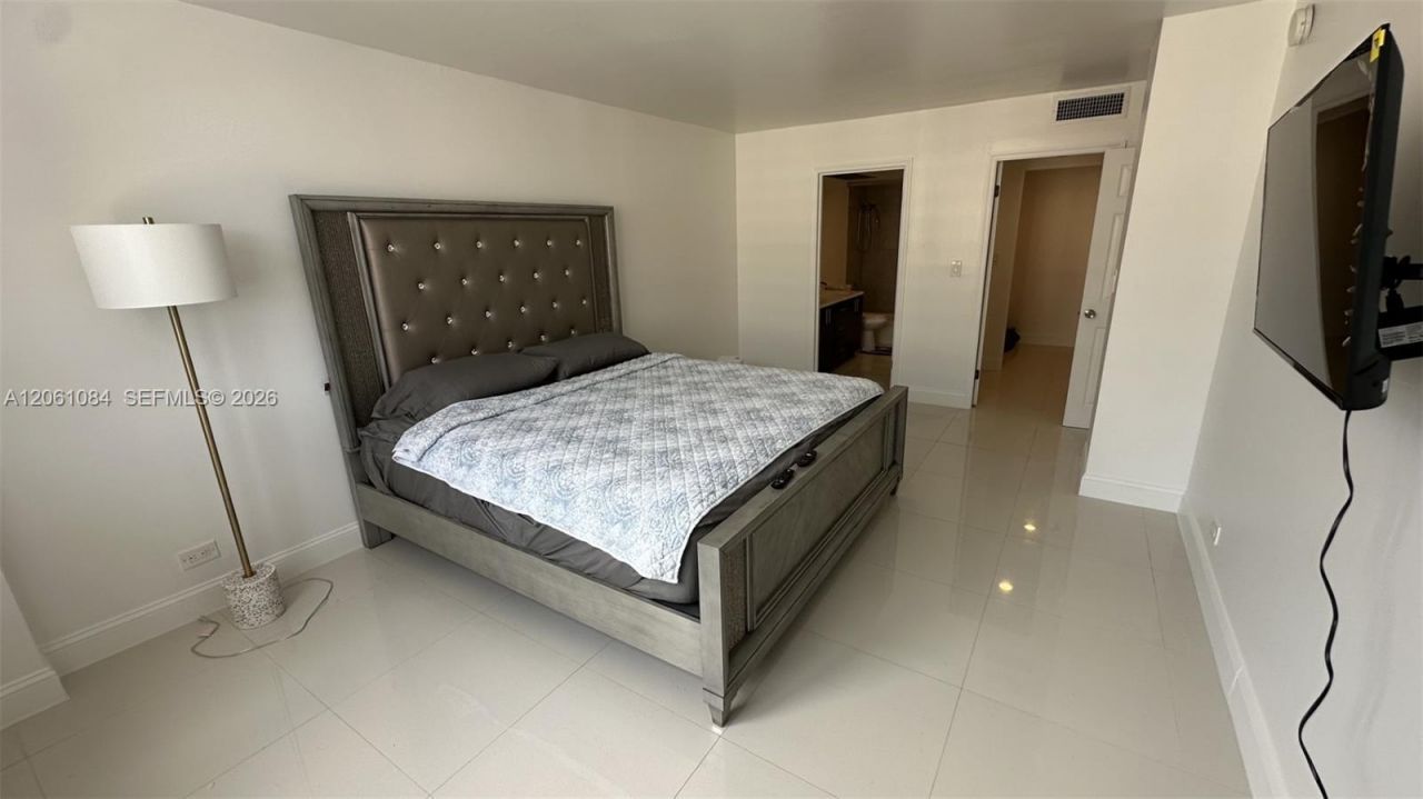 250 174th St, Unit 1808, Sunny Isles Beach, FL 33160 Photo