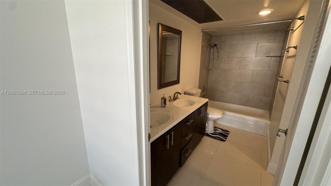 250 174th St, Unit 1808, Sunny Isles Beach, FL 33160 Photo
