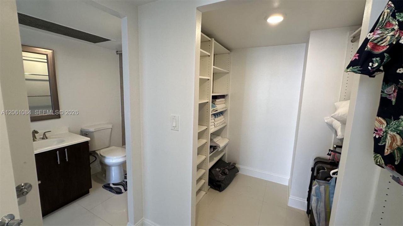 250 174th St, Unit 1808, Sunny Isles Beach, FL 33160 Photo
