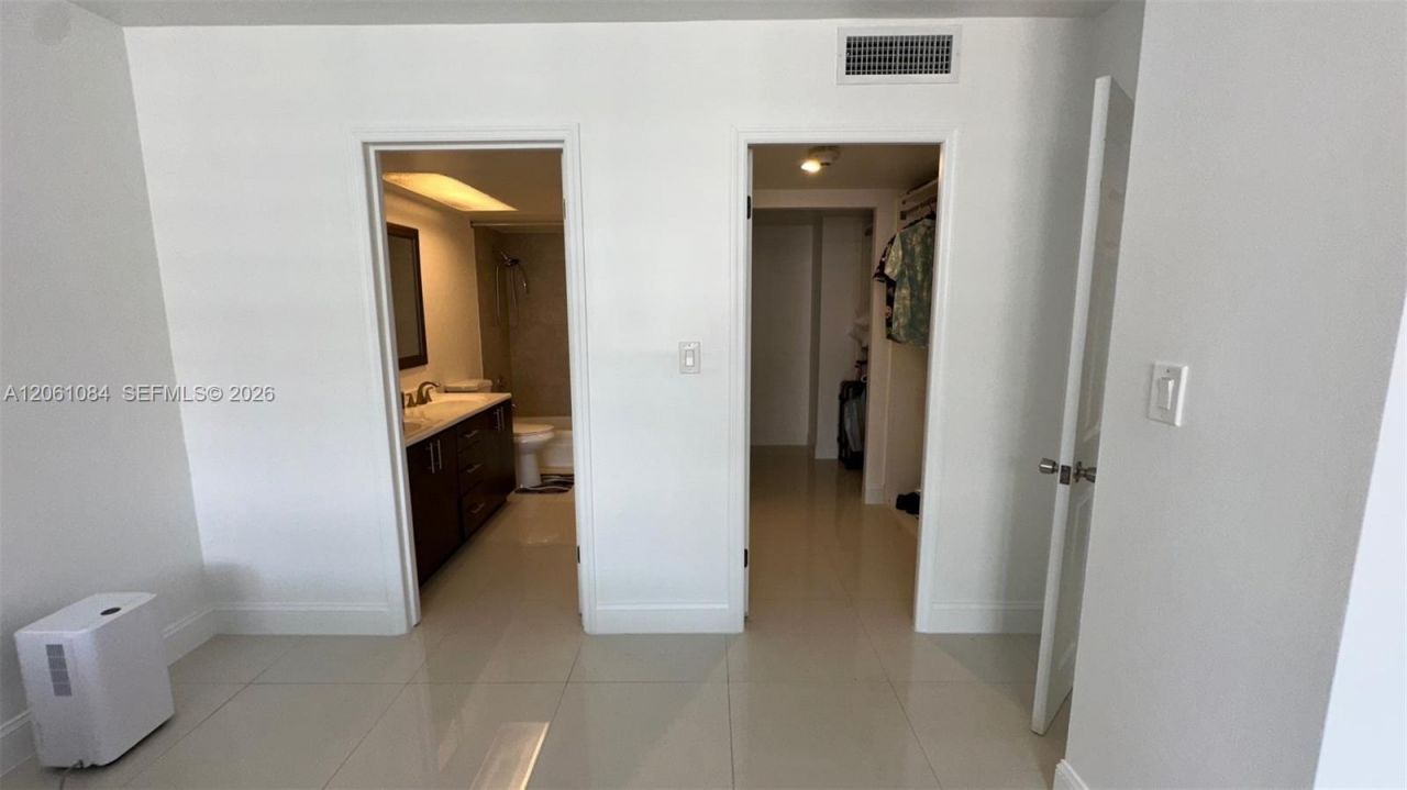250 174th St, Unit 1808, Sunny Isles Beach, FL 33160 Photo